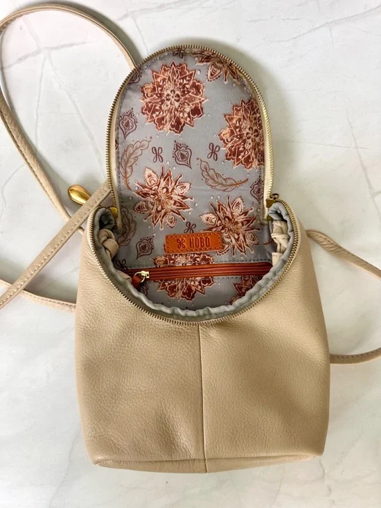 HOBO Fern Crossbody Bag - Pebbled Leather - Sandstorm / Taupe - Picture 5 of 7